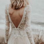 suknia ślubna vintage z dekoltem