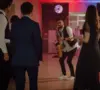 saksofonista na weselu