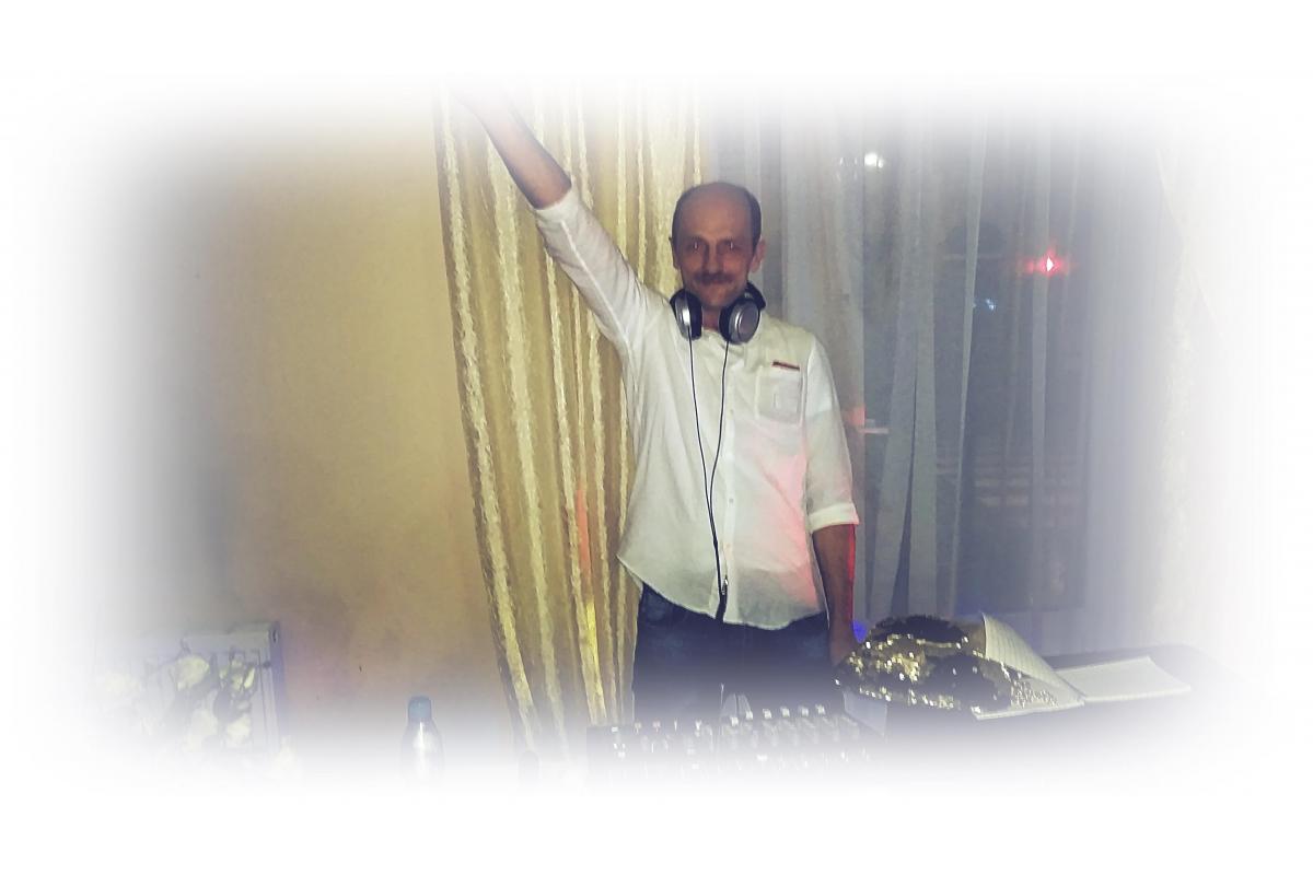 Dj Maxus z akordeonem + syntezatory
