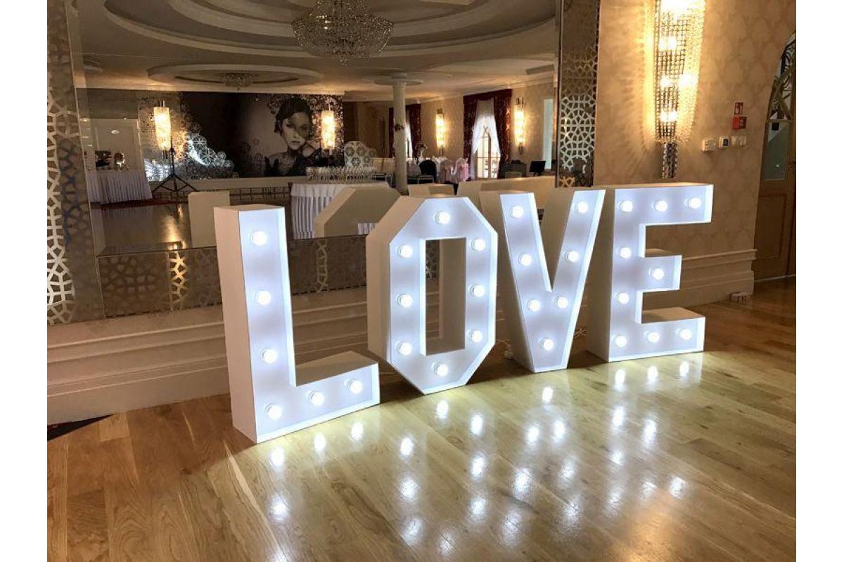 Napis love Led 100cm wolne terminy 2018/19