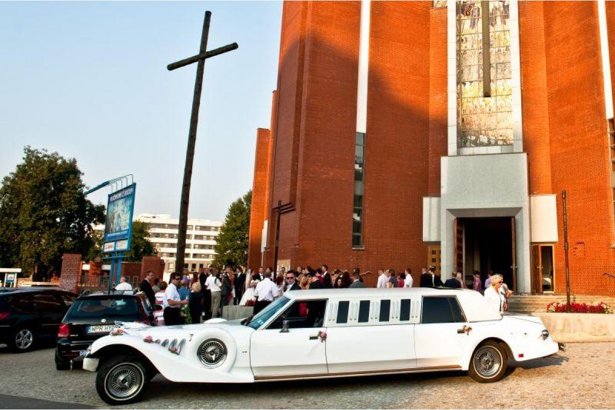 Samochody stylowe do ślubu,białe limuzyny,exkalibur,chrysler pt ceuiser.