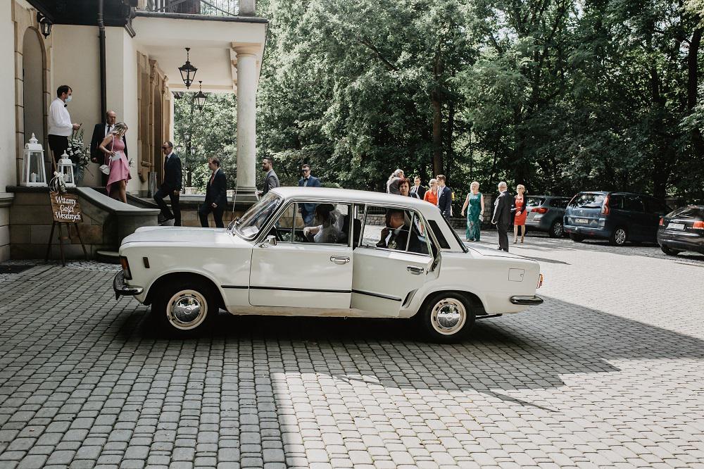 Wynajem Samochodu na Ślub Zabytkowy Fiat 125p oraz