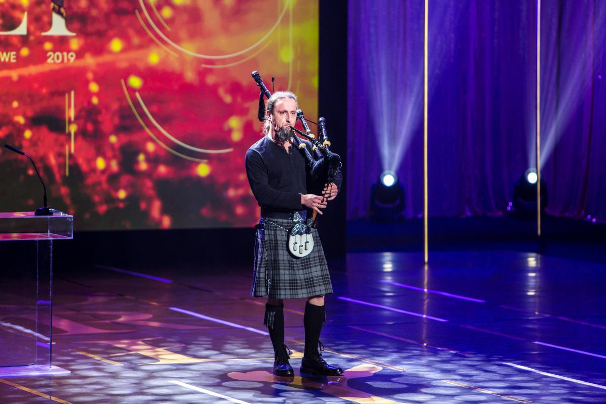 Paweł Szymiczek dudziarz, bagpiper, great highlands bagpipes, wielki dudy szkockie