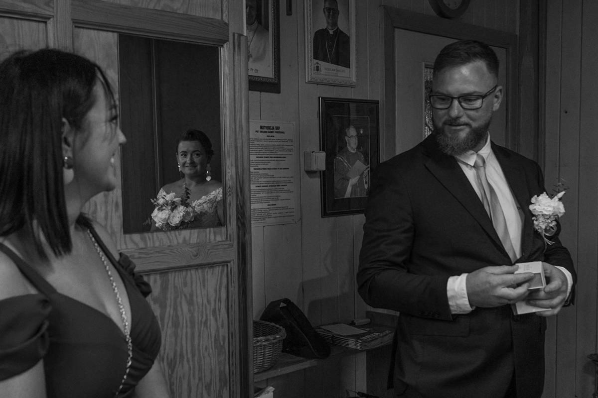 Naturalne i emocjonalne zdjęcia ślubne z teledyskiem GRATIS