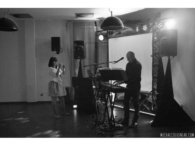 duet dj konferansjer oraz pianista i wokalista tłumacz ang.